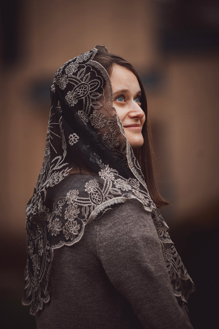 Bread of Life Veil (Gold)
