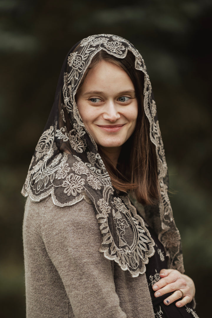 Bread of Life Veil (Gold)