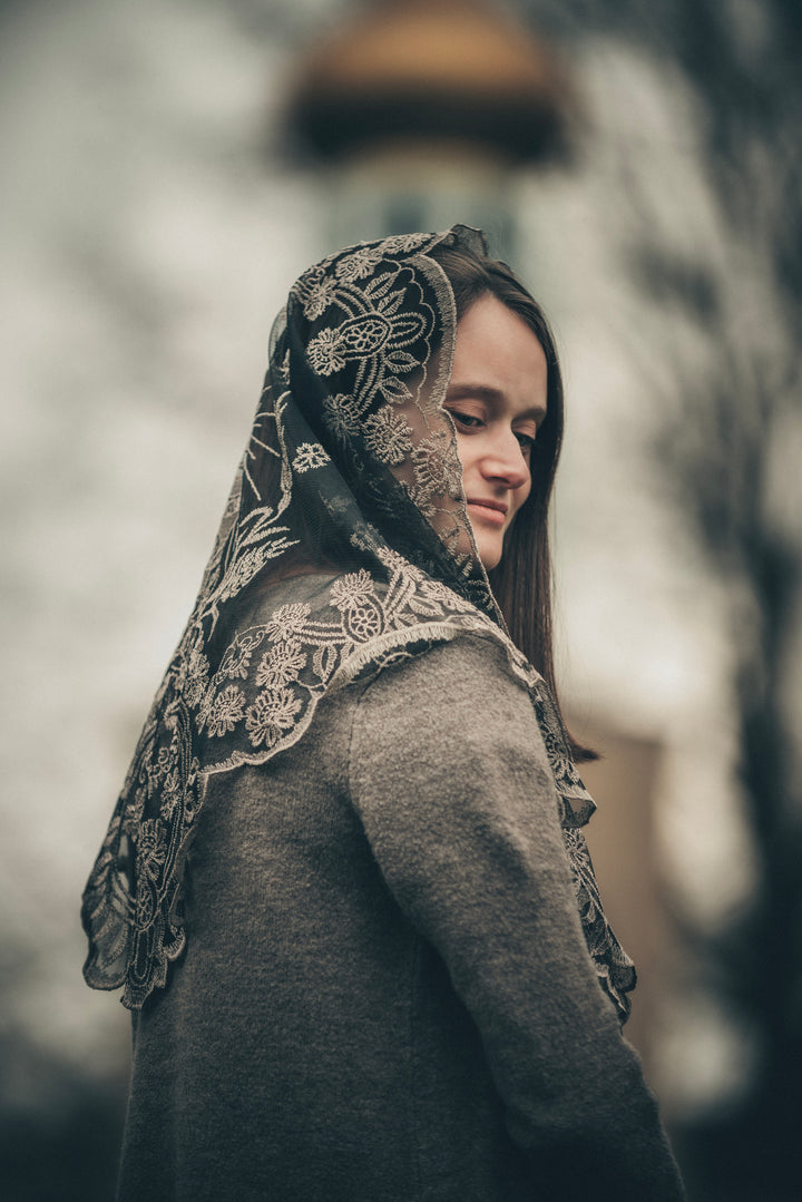 Bread of Life Veil (Gold)